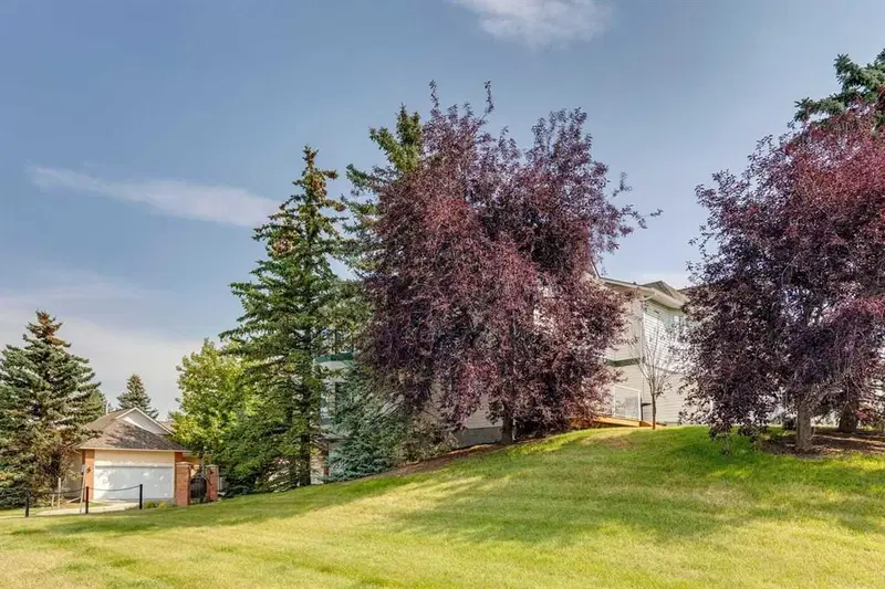 5 Prominence View SW, Calgary — photo 3 of 40