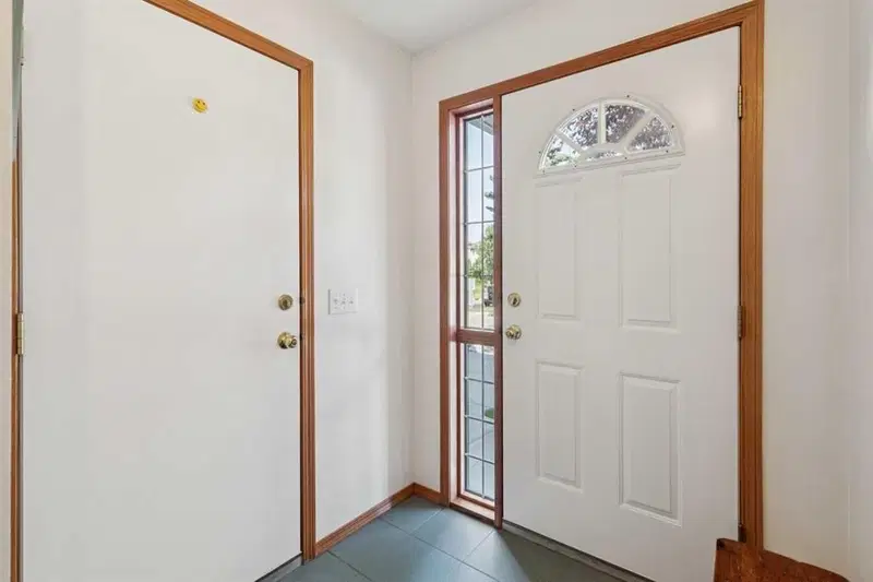 5 Prominence View SW, Calgary — photo 4 of 40
