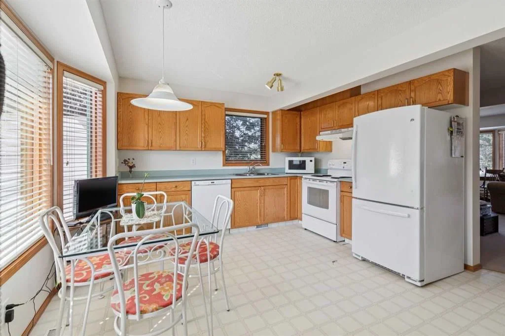 5 Prominence View SW, Calgary — photo 5 of 40