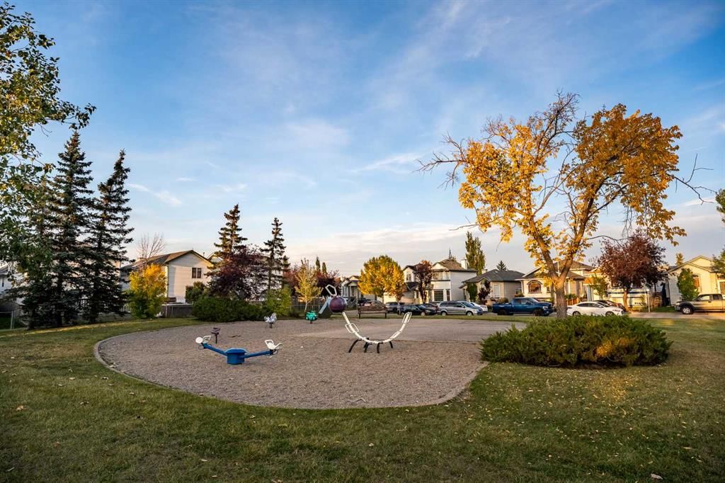 132 San Diego Green NE, Calgary — photo 4 of 38