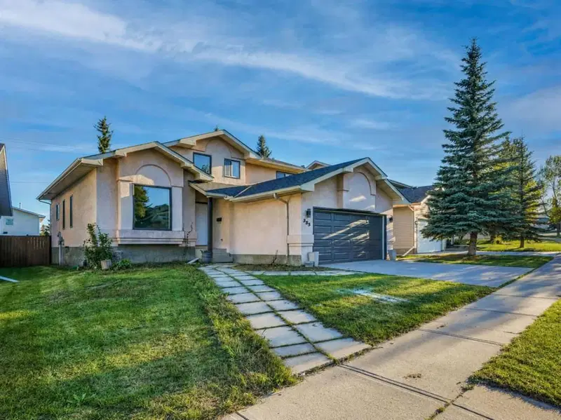 355 Millrise Drive SW, Calgary — photo 3 of 50