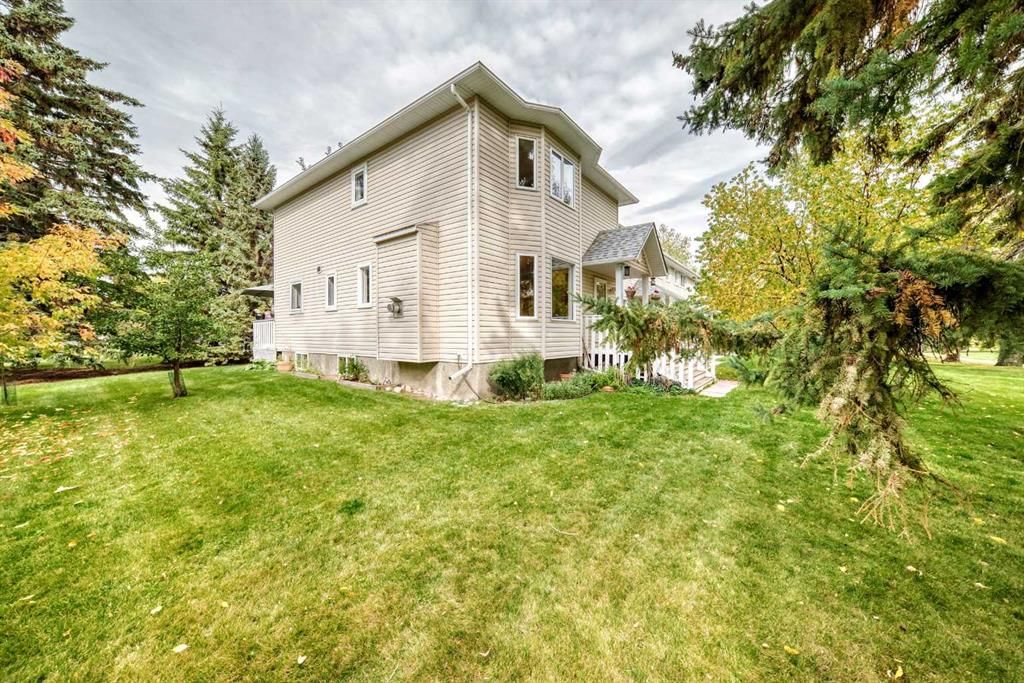 555 Killarney Glen Court SW, Calgary — main listing photo