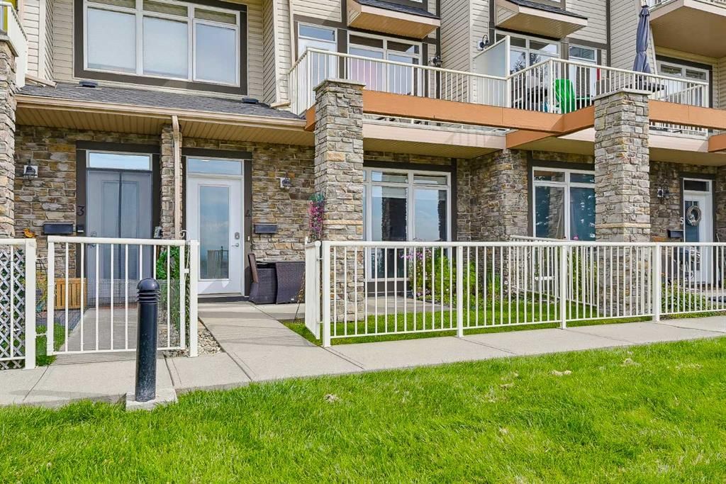 4, 117 Rockyledge View NW, Calgary — photo 2 of 48