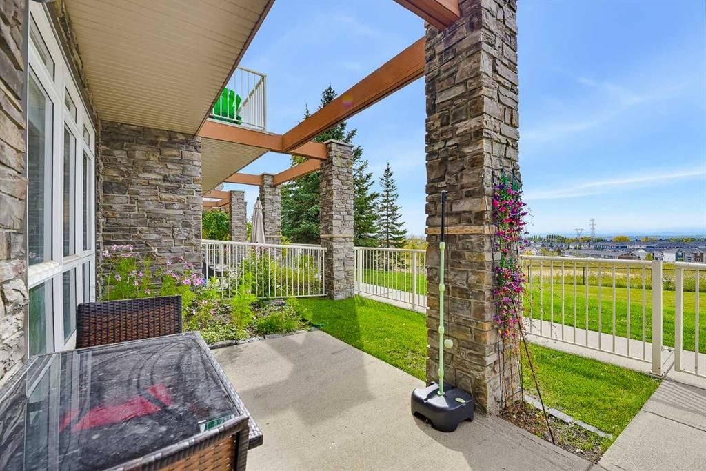 4, 117 Rockyledge View NW, Calgary — photo 3 of 48
