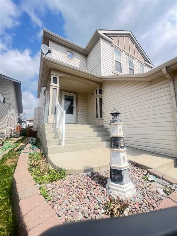 2092 Reunion Boulevard NW, Airdrie — photo 4 of 42