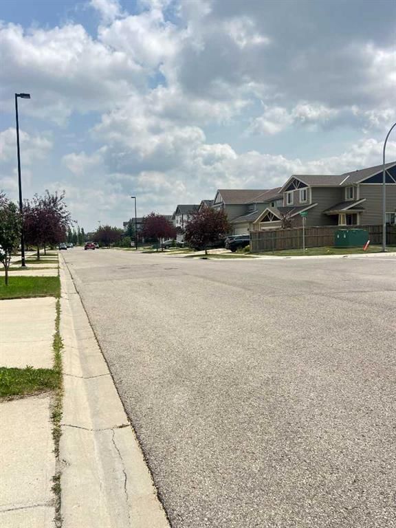 2092 Reunion Boulevard NW, Airdrie — photo 5 of 42