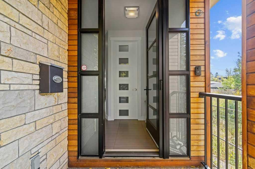 3519 3 Avenue SW, Calgary — photo 4 of 50