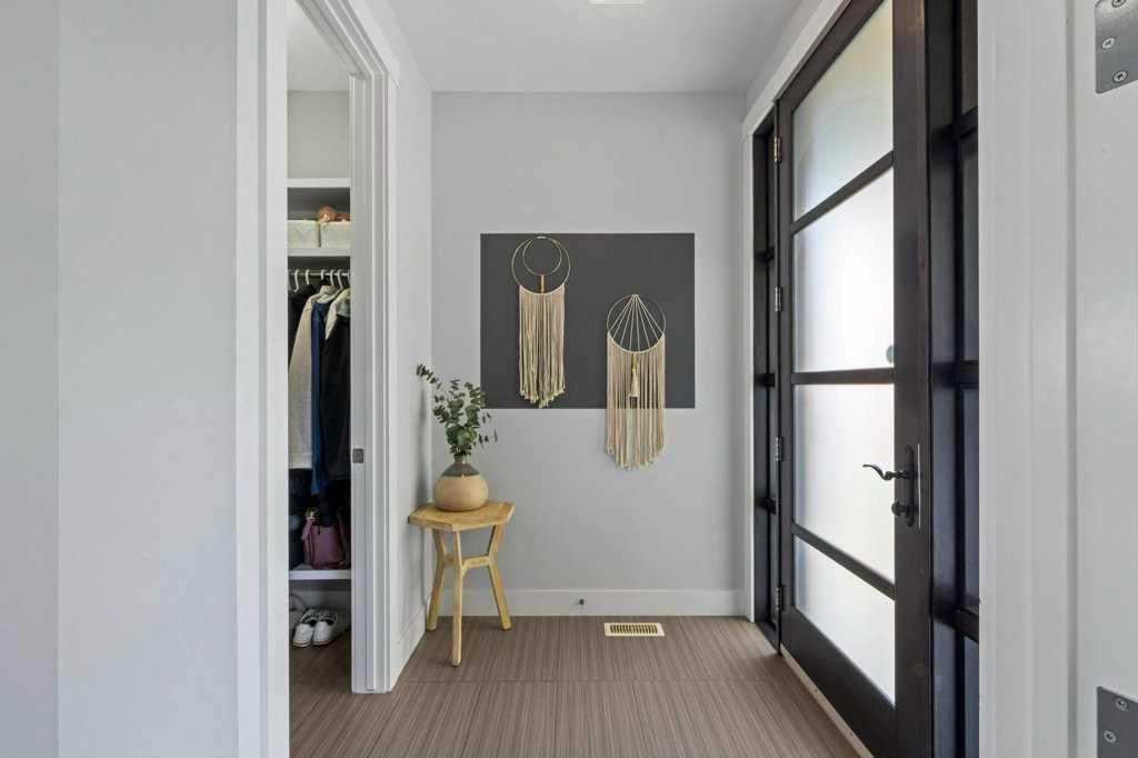 3519 3 Avenue SW, Calgary — photo 5 of 50