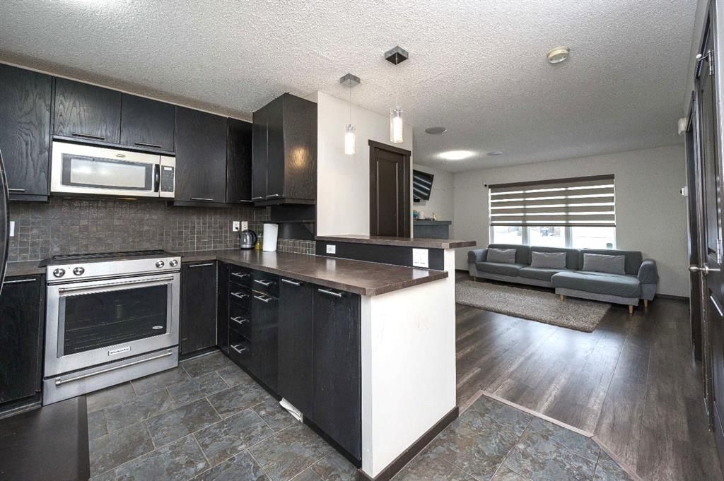 702 Panamount Boulevard NW, Calgary — photo 5 of 38