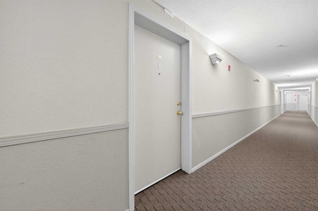 206, 2000 Citadel Meadow Point NW, Calgary — photo 3 of 27