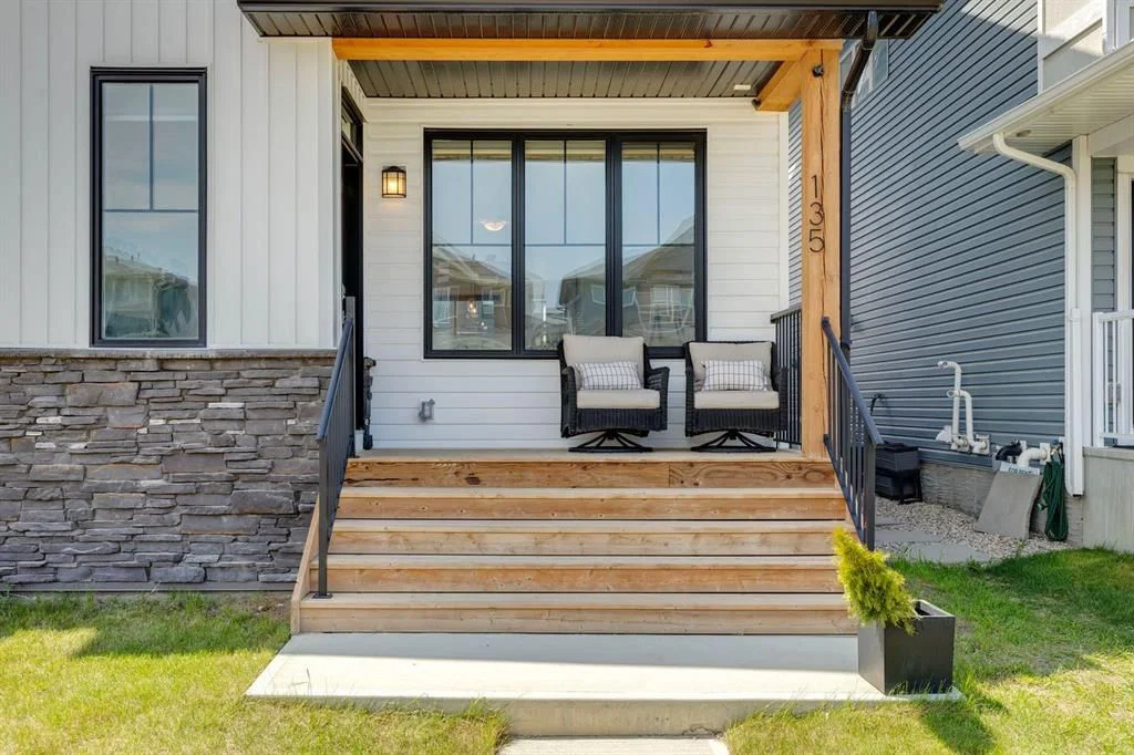 135 Creekstone Drive SW, Calgary — photo 3 of 41