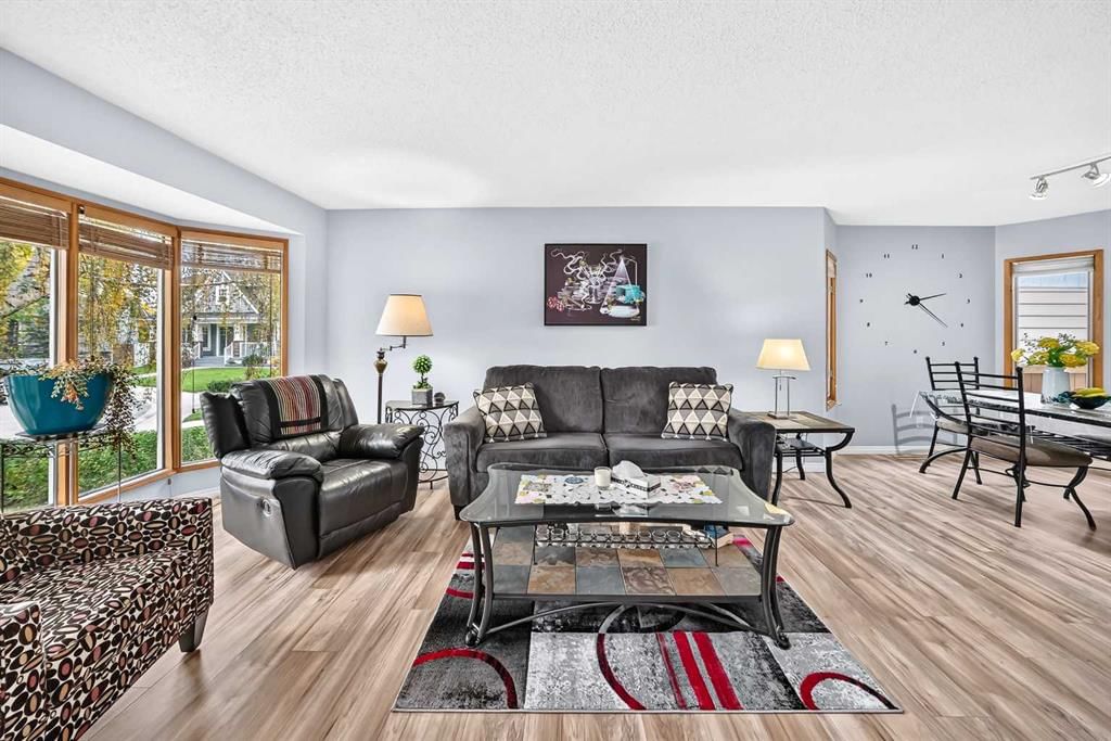 316 Glamorgan Place SW, Calgary — photo 2 of 43