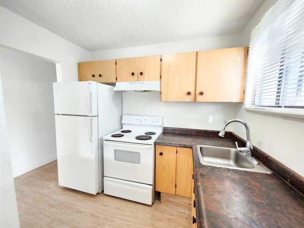 423 3 Avenue NE, Calgary — photo 4 of 14