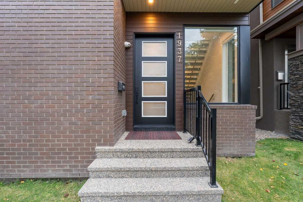 1937 44 Avenue SW, Calgary — photo 2 of 36