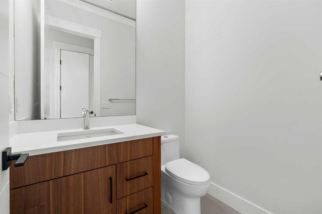1937 44 Avenue SW, Calgary — photo 4 of 36