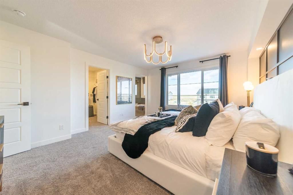 19 Hotchkiss Avenue SE, Calgary — photo 3 of 19