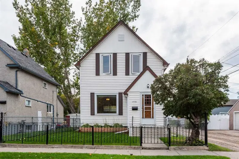 1731 26 Avenue SE, Calgary — main listing photo
