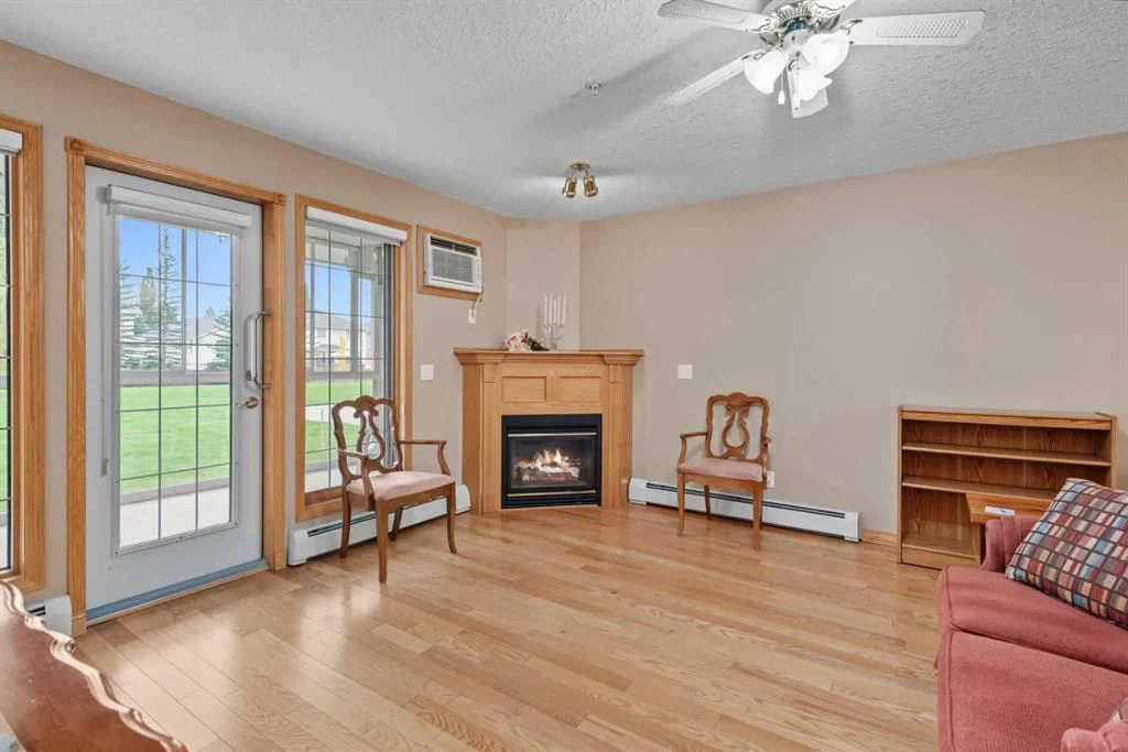 104, 6868 Sierra Morena Boulevard SW, Calgary — photo 3 of 35