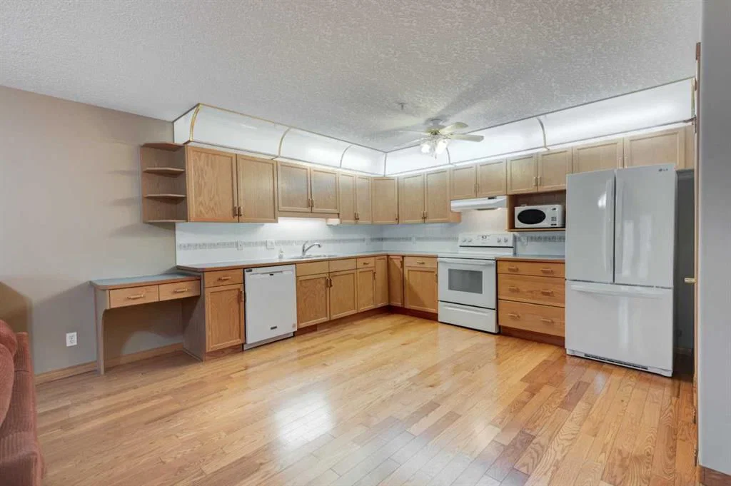 104, 6868 Sierra Morena Boulevard SW, Calgary — photo 5 of 35