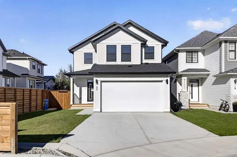 22 Copperhead Bay SE, Calgary — photo 2 of 50