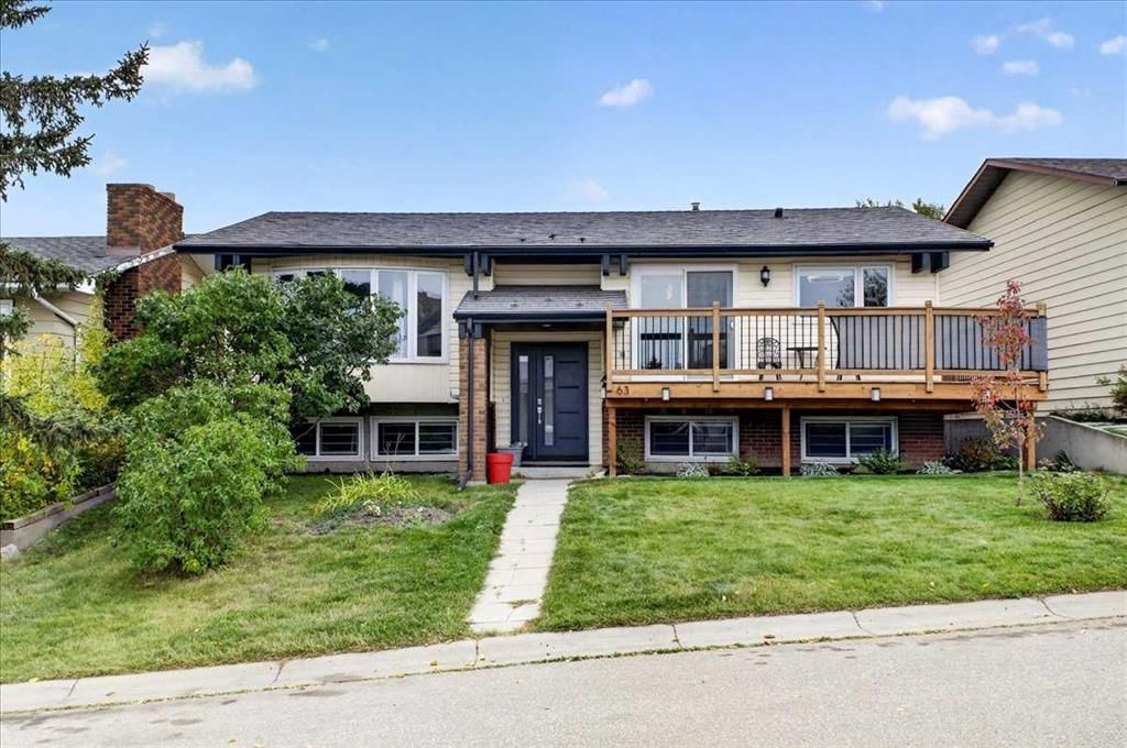 63 Beaconsfield Way NW, Calgary — main listing photo