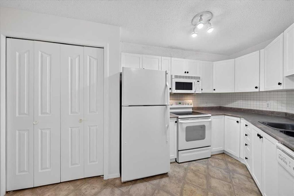 1210, 8810 Royal Birch Boulevard NW, Calgary — photo 5 of 29