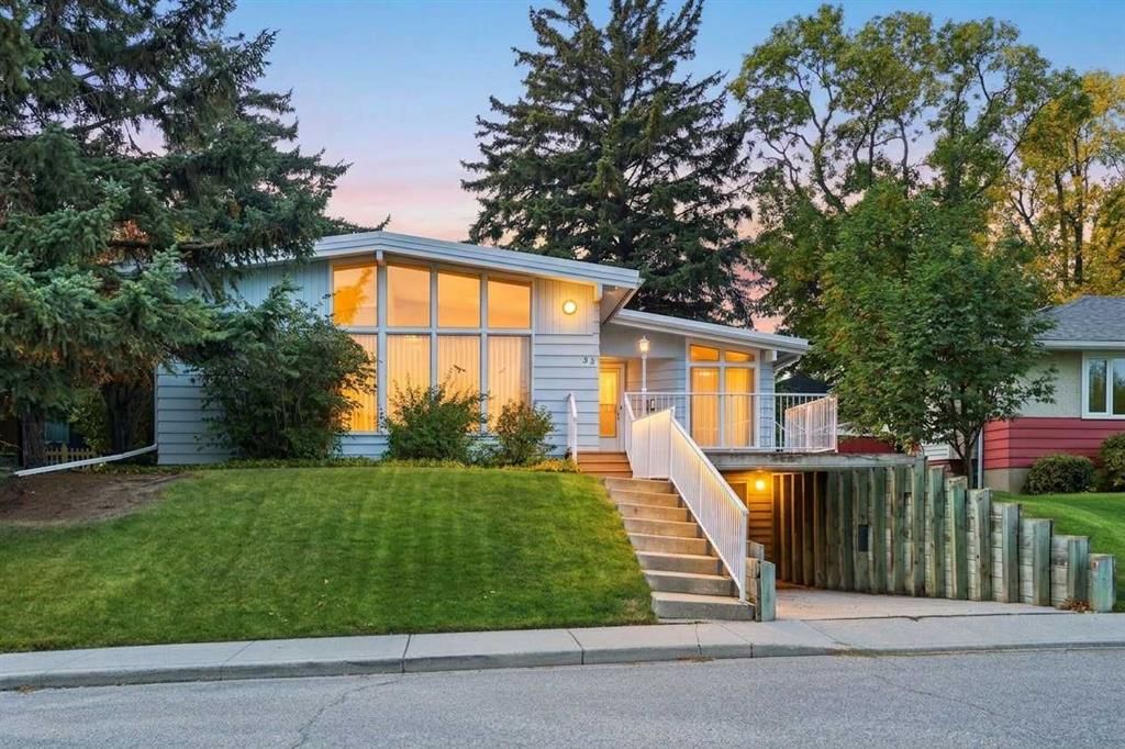 35 Cornwallis Drive NW, Calgary — main listing photo