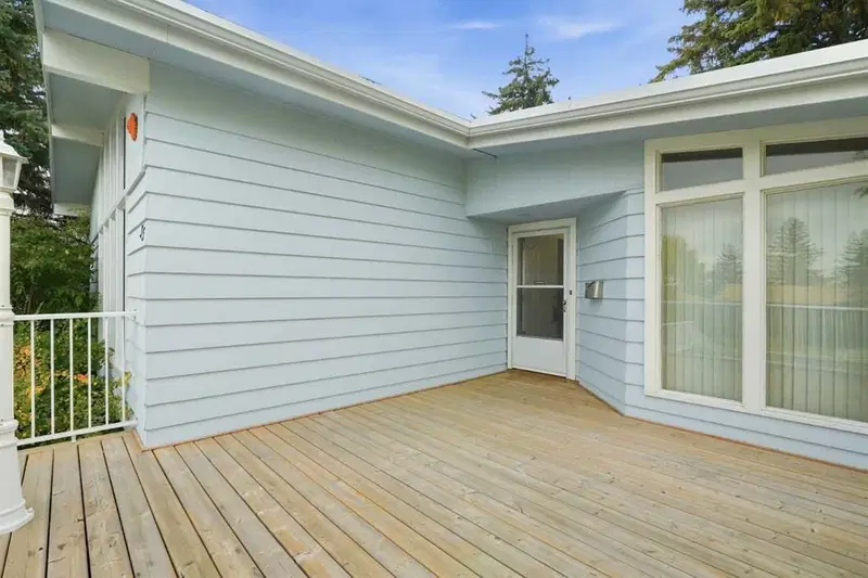 35 Cornwallis Drive NW, Calgary — photo 2 of 28