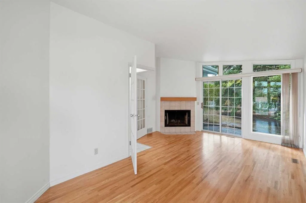 35 Cornwallis Drive NW, Calgary — photo 3 of 28
