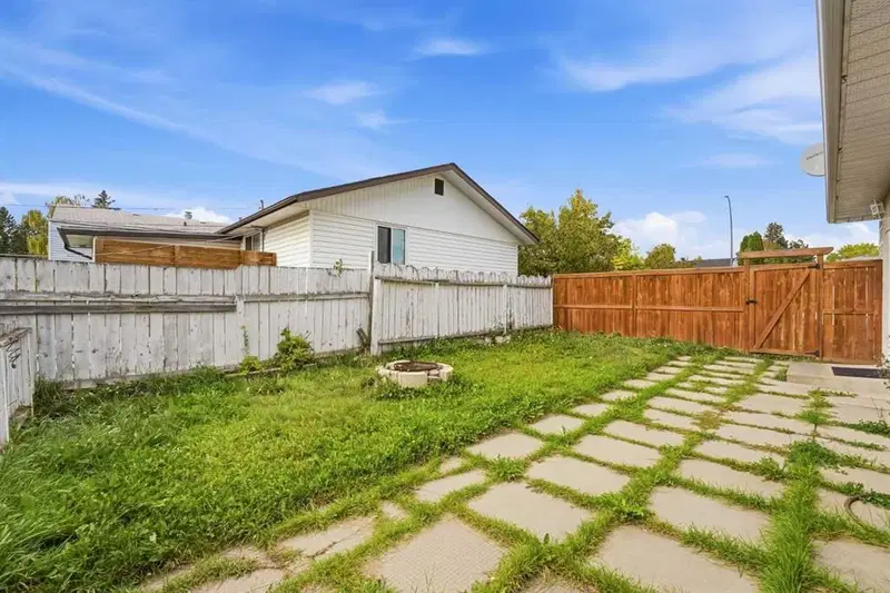 512 Foritana Road SE, Calgary — photo 5 of 15