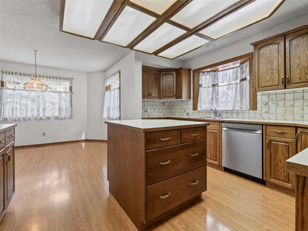 92 Scandia Hill NW, Calgary — photo 4 of 50