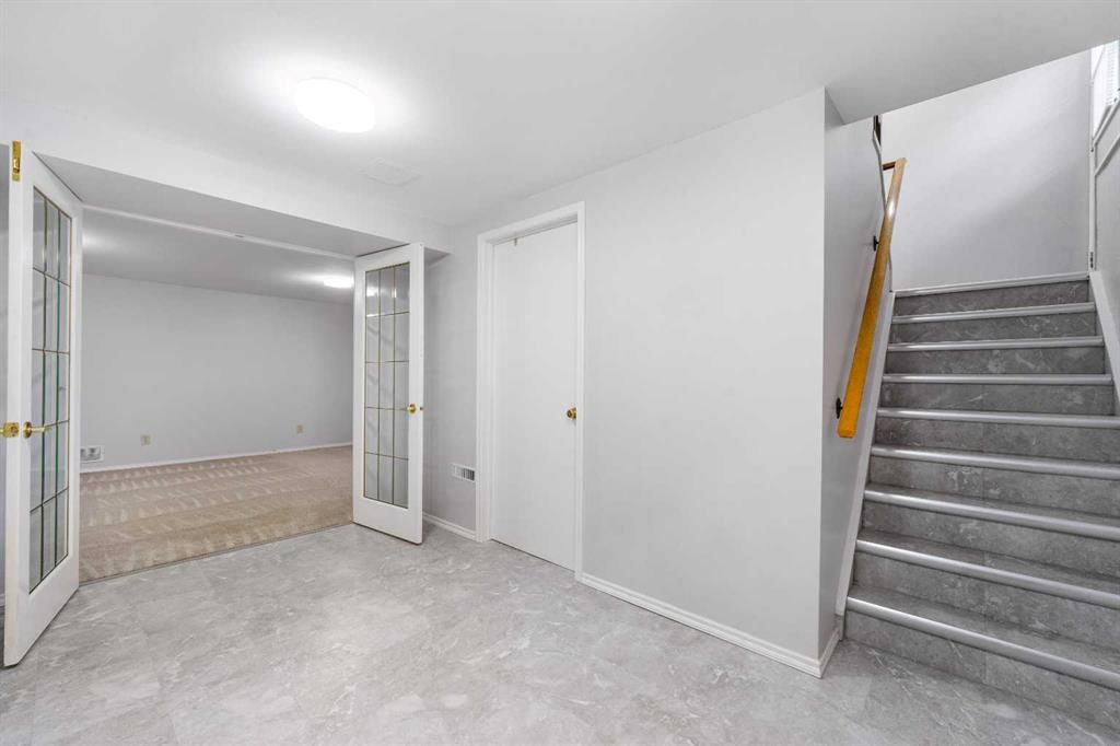 479 Bracewood Crescent SW, Calgary — photo 4 of 50