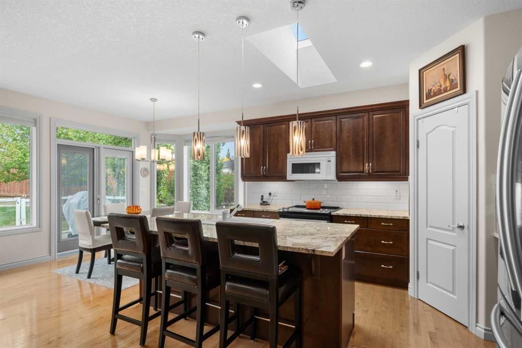 64 Elysian Crescent SW, Calgary — photo 5 of 44