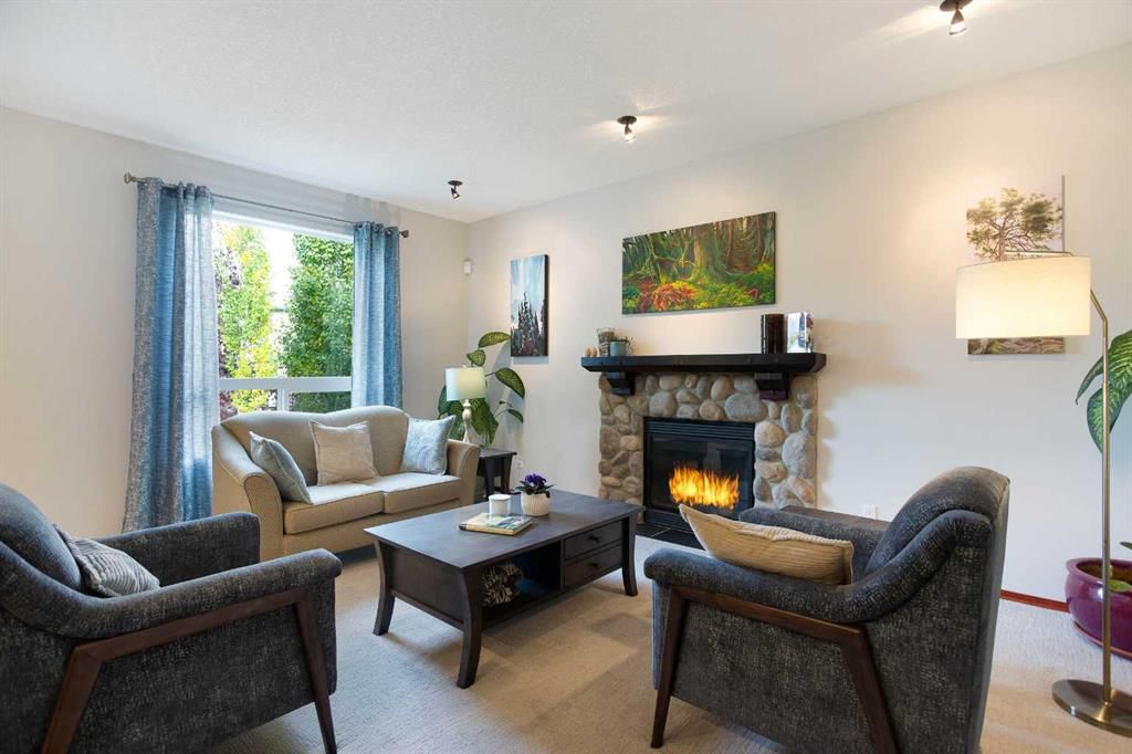 66 Cougarstone Close SW, Calgary — photo 4 of 38