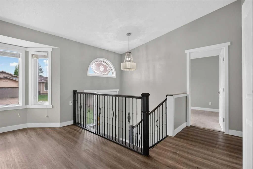 48 Shawfield Road SW, Calgary — photo 3 of 47