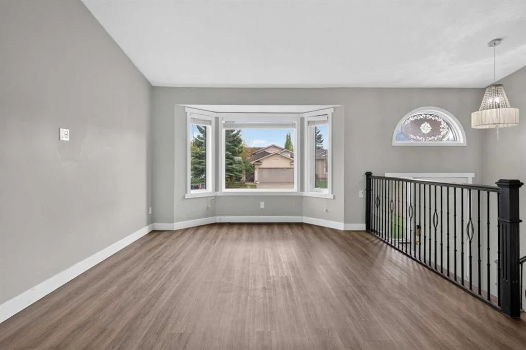 48 Shawfield Road SW, Calgary — photo 4 of 47