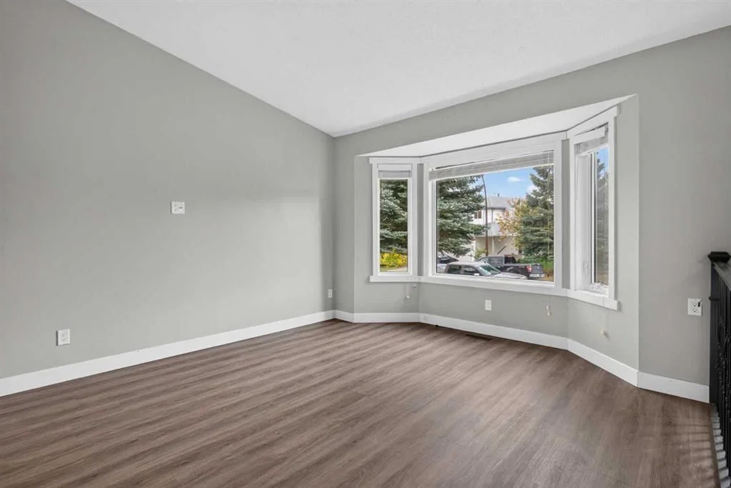 48 Shawfield Road SW, Calgary — photo 5 of 47