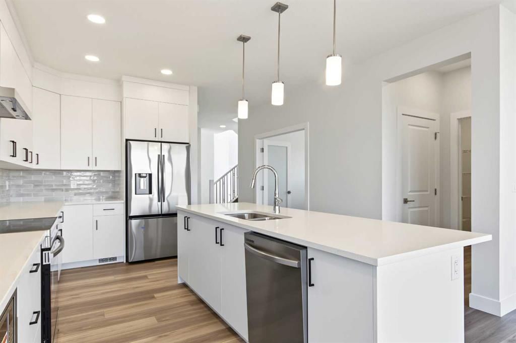 138 Silver Spruce Road SW, Calgary — photo 5 of 34