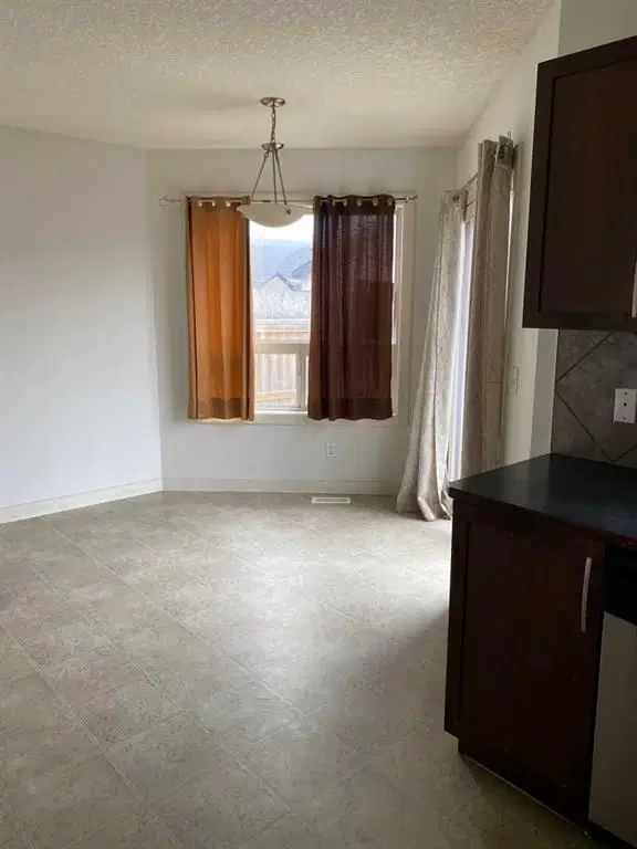 210 Saddlebrook Way NE, Calgary — photo 2 of 17