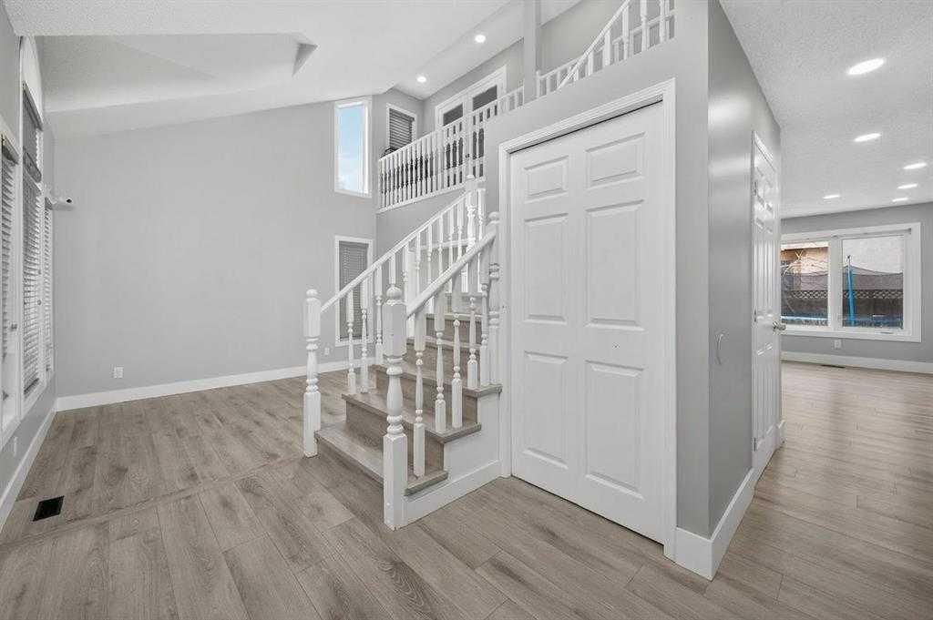 55 Millrise Way SW, Calgary — photo 2 of 18