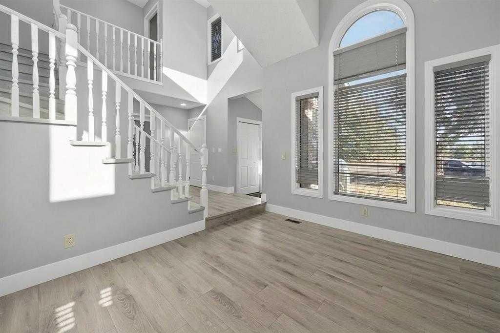 55 Millrise Way SW, Calgary — photo 3 of 18