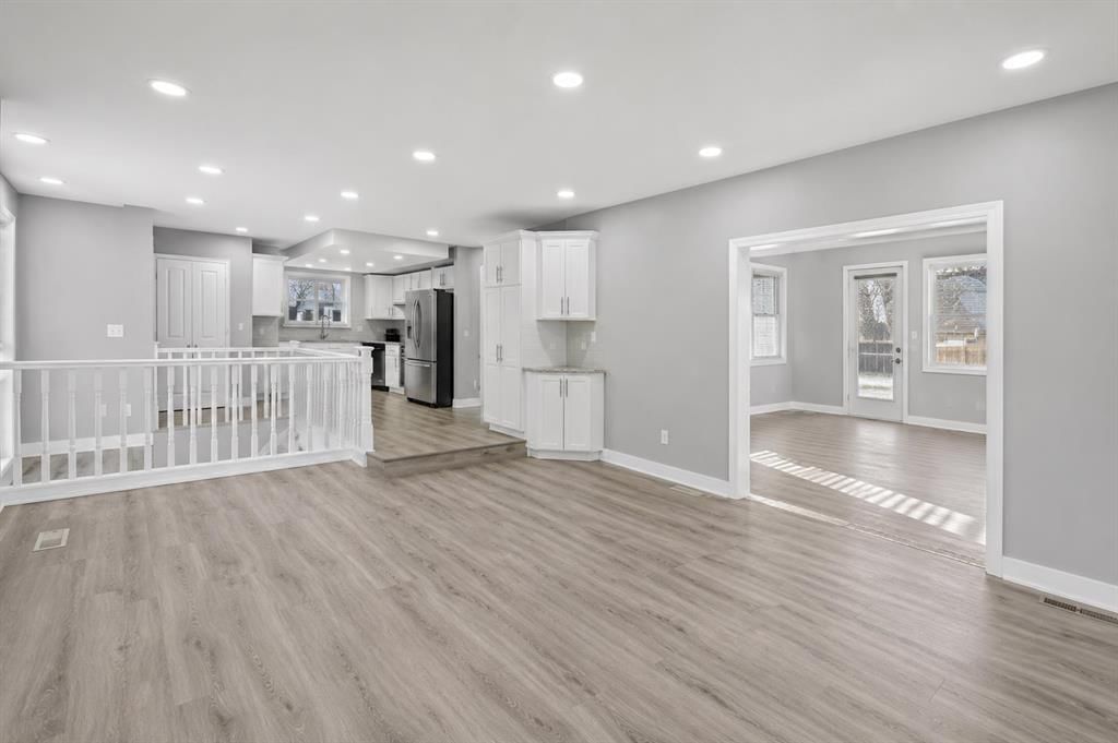 55 Millrise Way SW, Calgary — photo 5 of 18