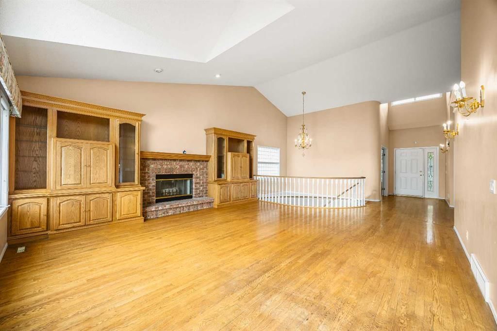 2944 Signal Hill Drive SW, Calgary — photo 4 of 48