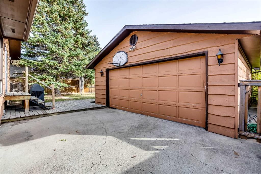 57 Big Springs Drive SE, Airdrie — photo 2 of 29