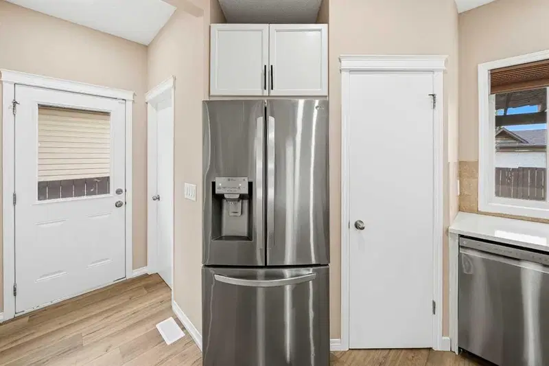 1833 New Brighton Drive SE, Calgary — photo 5 of 50