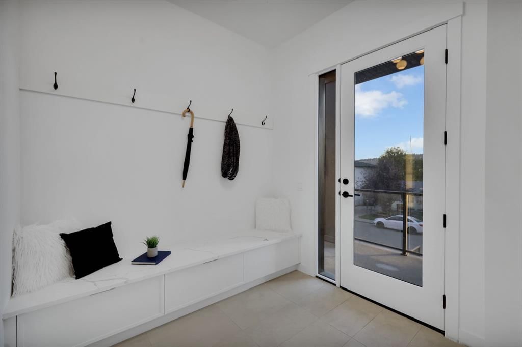 4614 22 Avenue NW, Calgary — photo 3 of 48