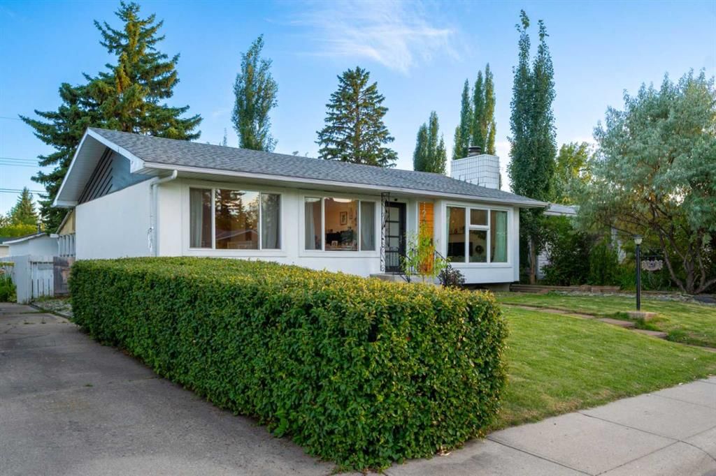 29 Hillary Crescent SW, Calgary — photo 2 of 49