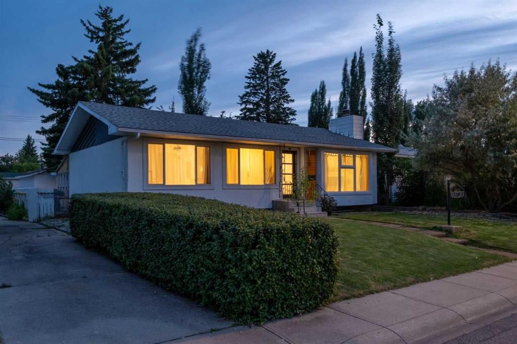 29 Hillary Crescent SW, Calgary — photo 3 of 49