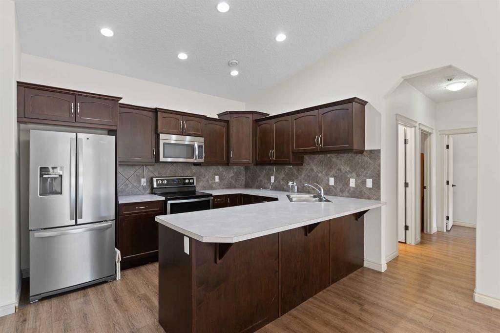 405 Sunvale Crescent NE, High River — photo 3 of 18
