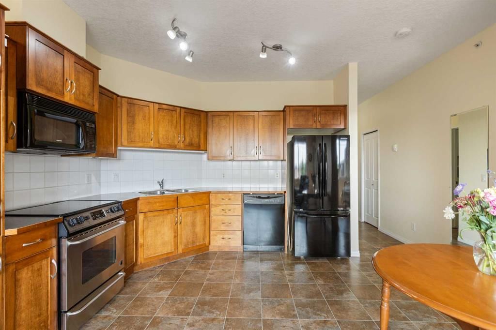 308, 43 Sunrise Loop SE, High River — photo 3 of 23